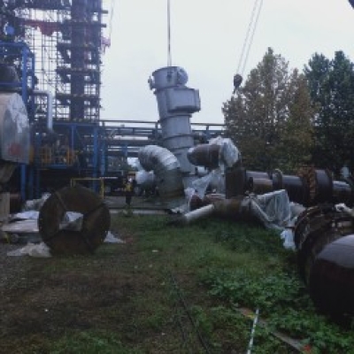 33t重?fù)Q熱器使用300t汽車吊拆裝